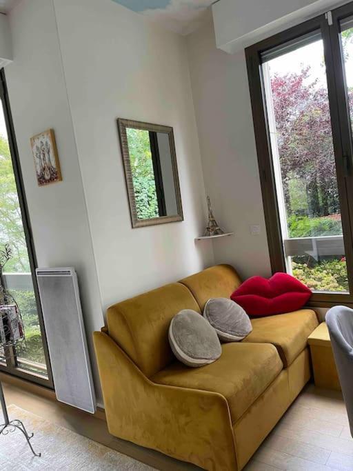 Cadre Bucolique Paris Apartment